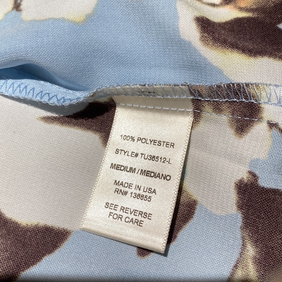 Ultralight Blue Floral Zipper Front Top - Picture 4 of 8